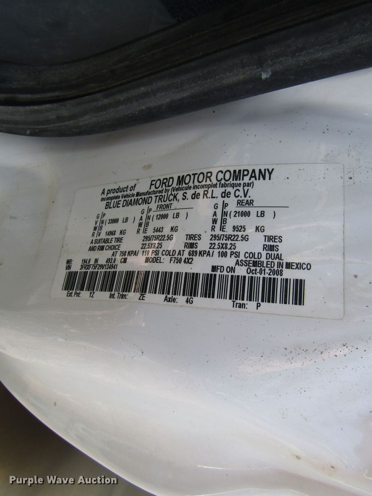 image for item GC9872 2009 Ford F750 Super Duty  utility / service truck