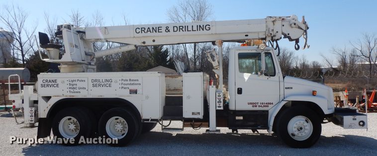 image for item GG9495 1999 Freightliner FL80  digger derrick truck