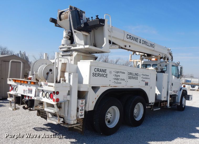 image for item GG9495 1999 Freightliner FL80  digger derrick truck