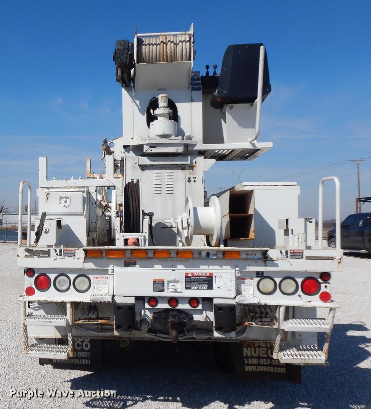 image for item GG9495 1999 Freightliner FL80  digger derrick truck