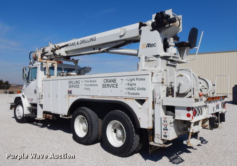 image for item GG9495 1999 Freightliner FL80  digger derrick truck