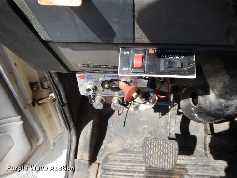 image for item GG9495 1999 Freightliner FL80  digger derrick truck