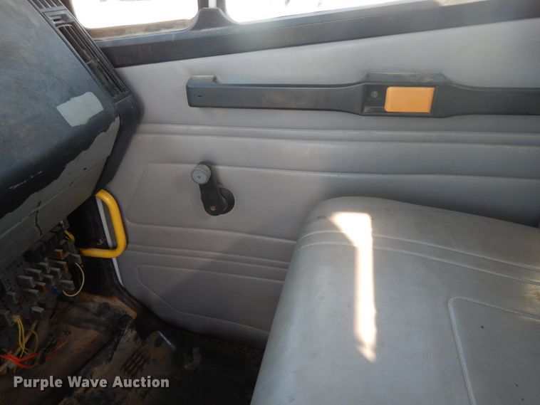 image for item GG9495 1999 Freightliner FL80  digger derrick truck