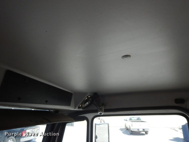 image for item GG9495 1999 Freightliner FL80  digger derrick truck