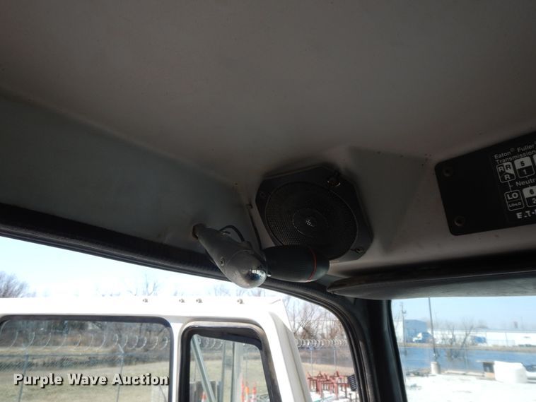 image for item GG9495 1999 Freightliner FL80  digger derrick truck