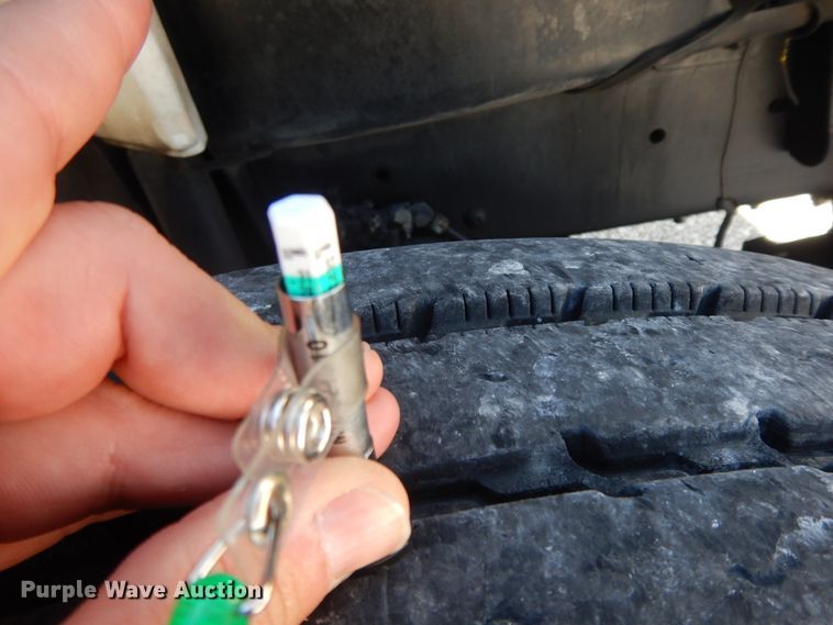 image for item GG9495 1999 Freightliner FL80  digger derrick truck