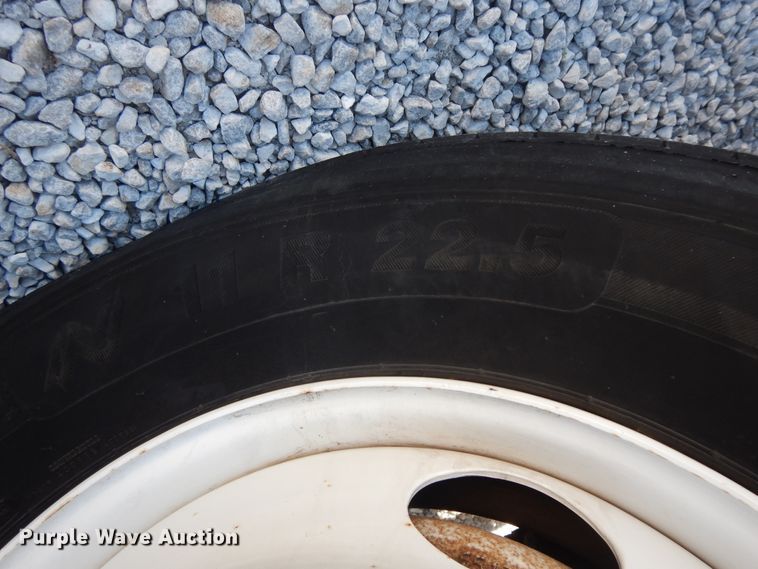 image for item GG9495 1999 Freightliner FL80  digger derrick truck