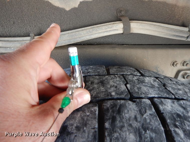 image for item GG9495 1999 Freightliner FL80  digger derrick truck