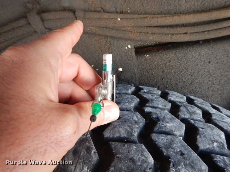 image for item GG9495 1999 Freightliner FL80  digger derrick truck