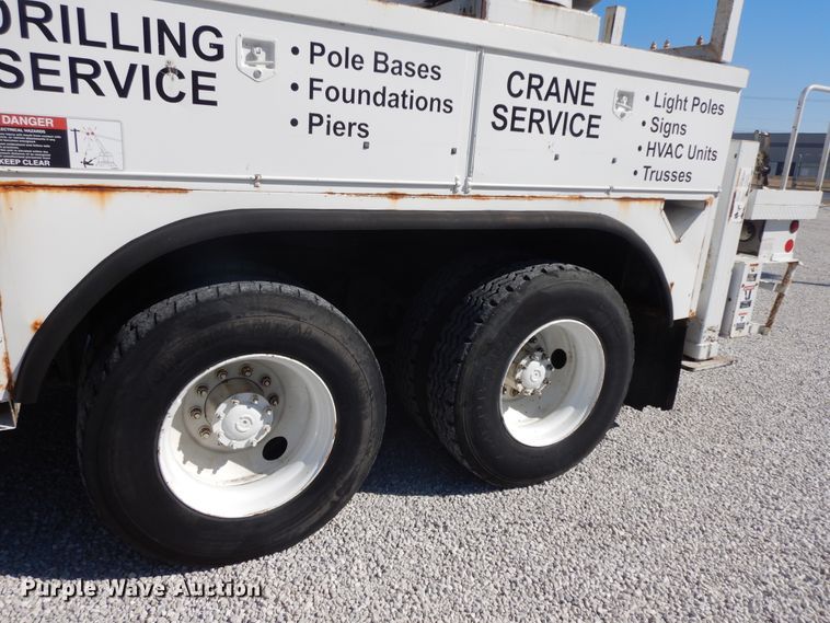 image for item GG9495 1999 Freightliner FL80  digger derrick truck