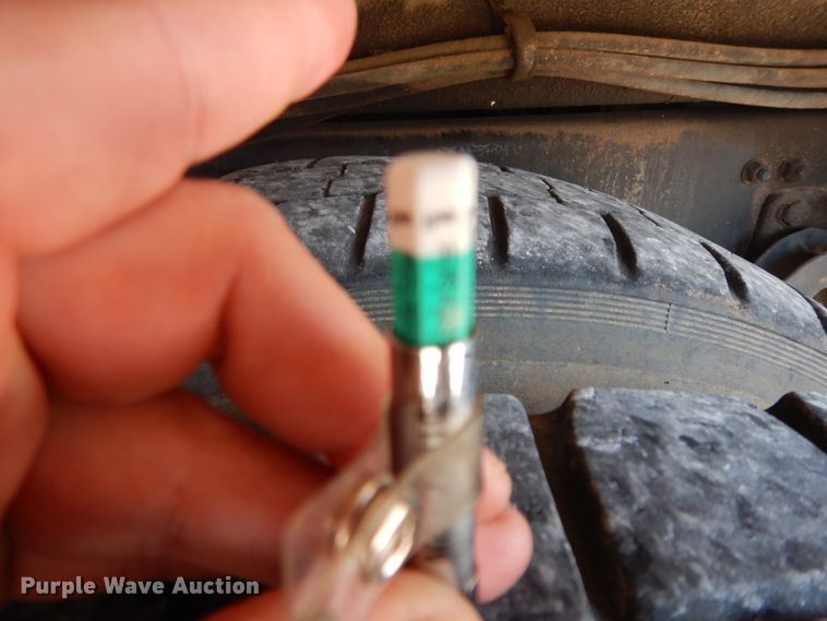 image for item GG9495 1999 Freightliner FL80  digger derrick truck