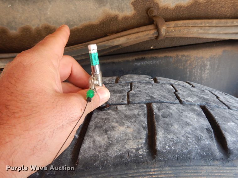 image for item GG9495 1999 Freightliner FL80  digger derrick truck