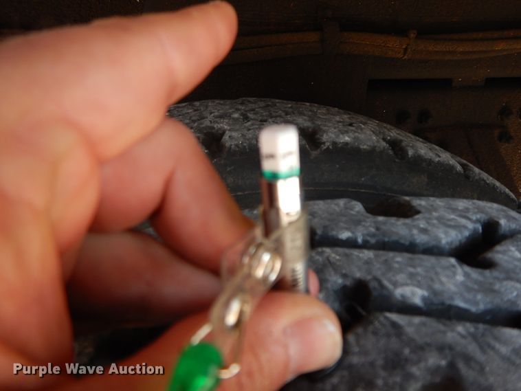 image for item GG9495 1999 Freightliner FL80  digger derrick truck