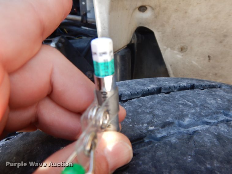 image for item GG9495 1999 Freightliner FL80  digger derrick truck