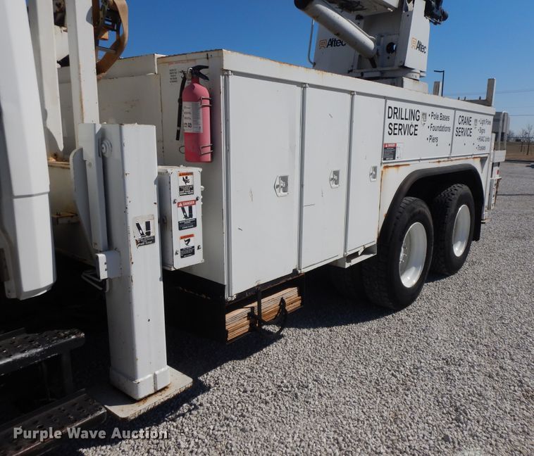 image for item GG9495 1999 Freightliner FL80  digger derrick truck