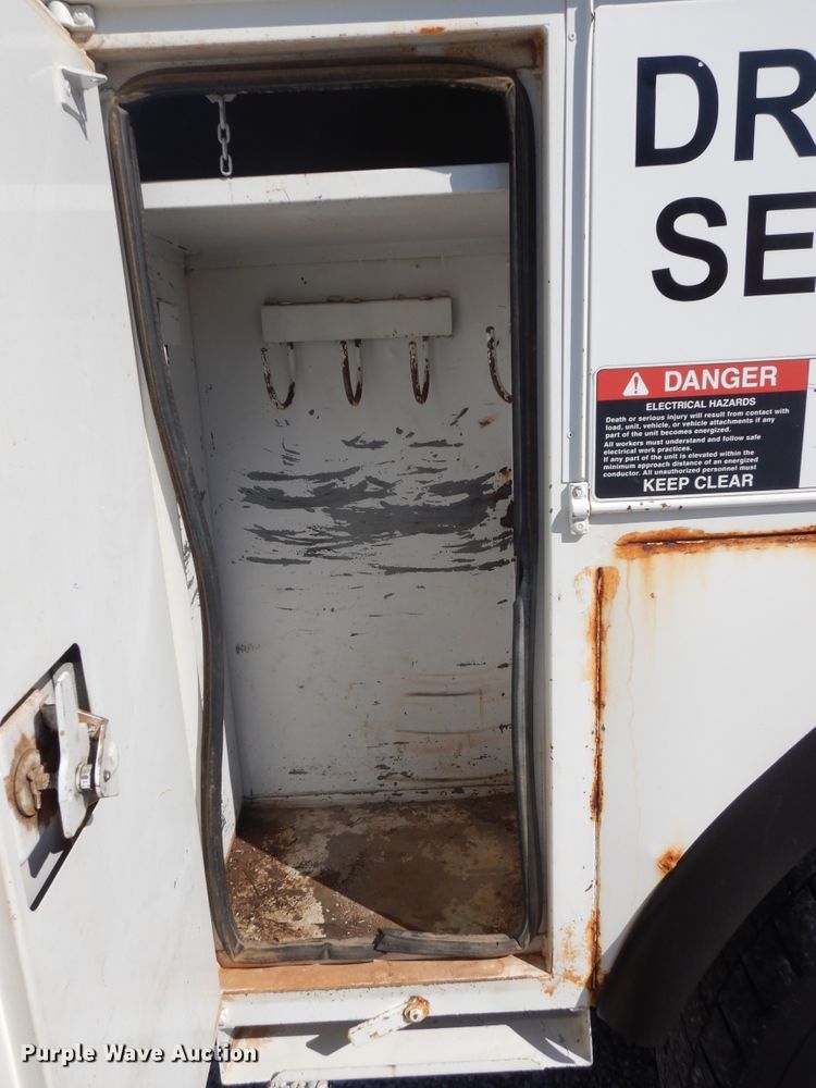 image for item GG9495 1999 Freightliner FL80  digger derrick truck