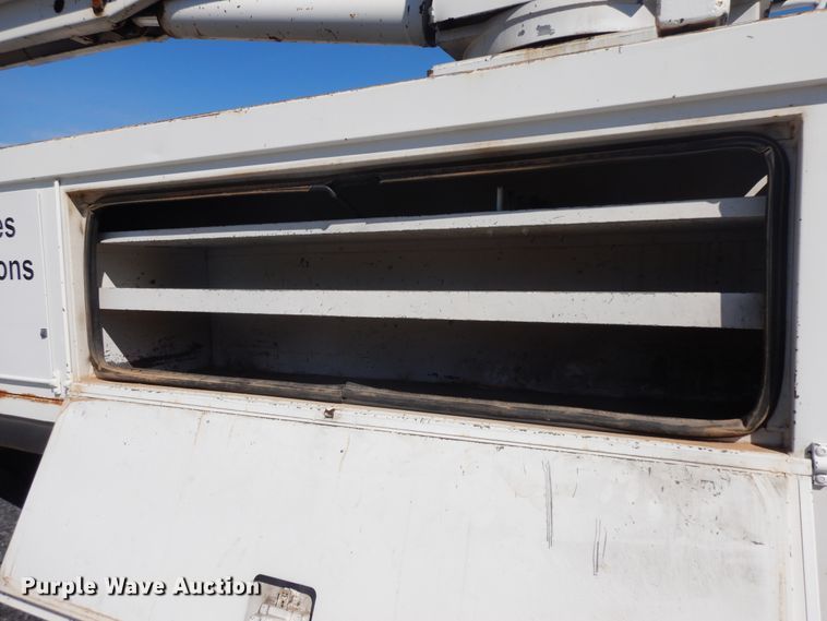 image for item GG9495 1999 Freightliner FL80  digger derrick truck