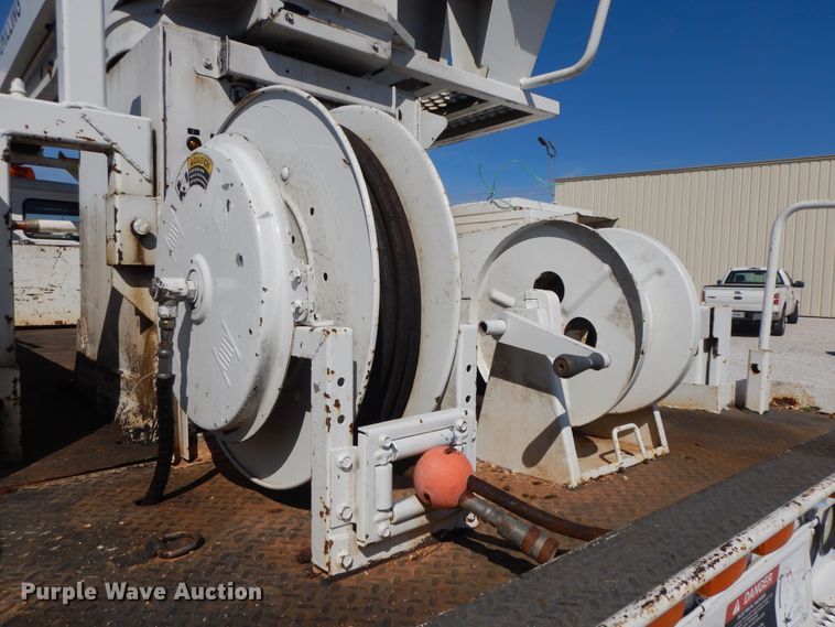 image for item GG9495 1999 Freightliner FL80  digger derrick truck