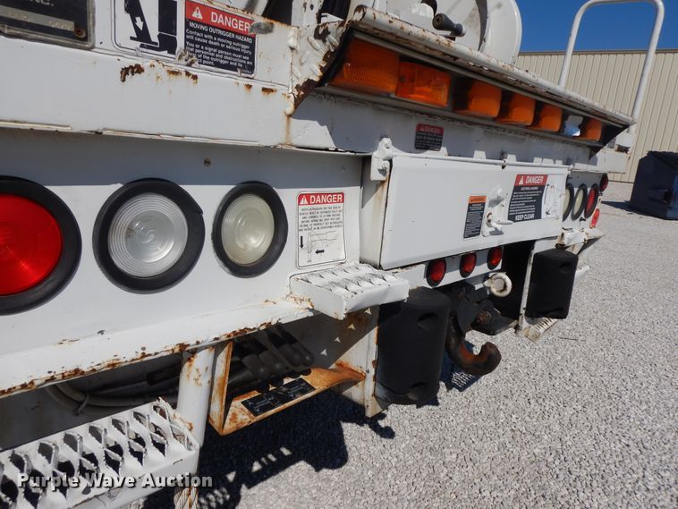 image for item GG9495 1999 Freightliner FL80  digger derrick truck