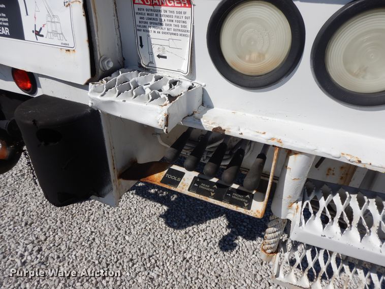 image for item GG9495 1999 Freightliner FL80  digger derrick truck