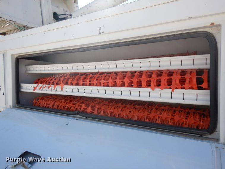 image for item GG9495 1999 Freightliner FL80  digger derrick truck