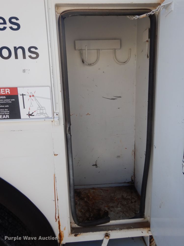 image for item GG9495 1999 Freightliner FL80  digger derrick truck