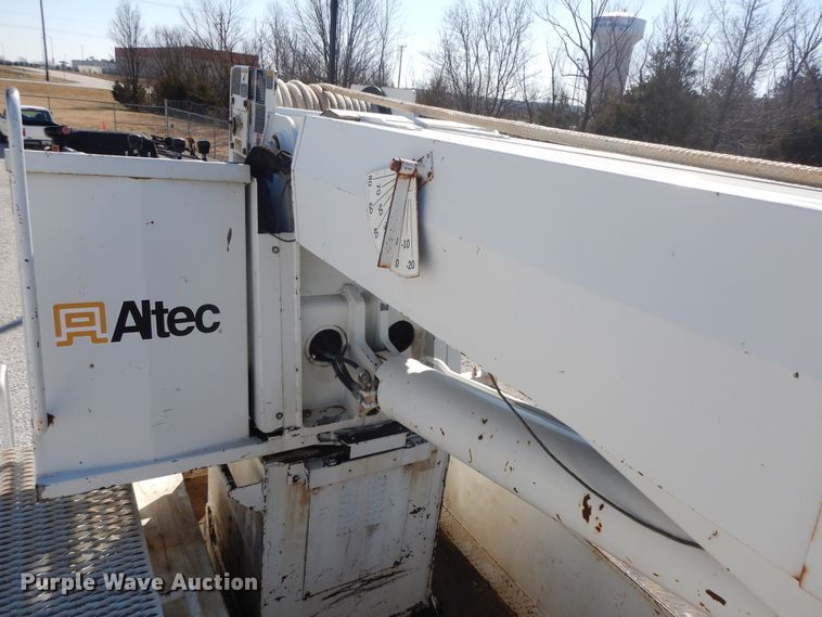 image for item GG9495 1999 Freightliner FL80  digger derrick truck