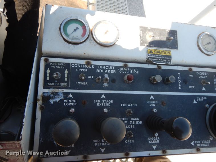 image for item GG9495 1999 Freightliner FL80  digger derrick truck