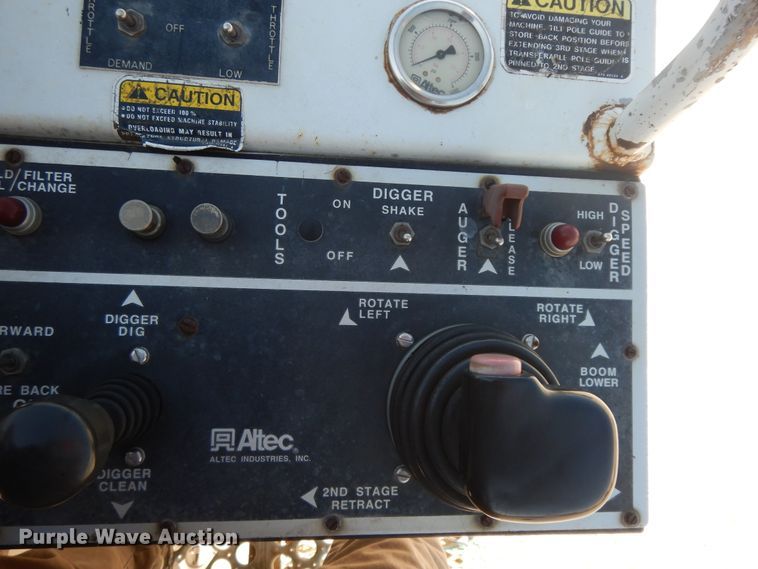 image for item GG9495 1999 Freightliner FL80  digger derrick truck