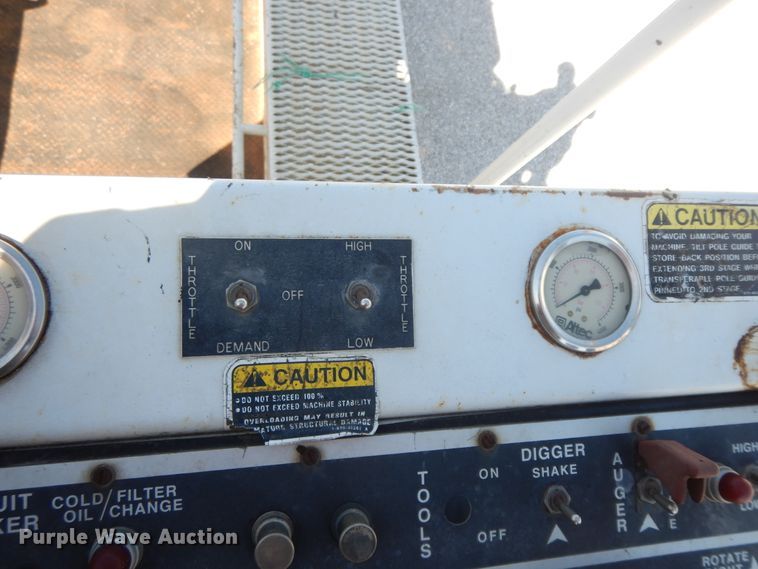 image for item GG9495 1999 Freightliner FL80  digger derrick truck