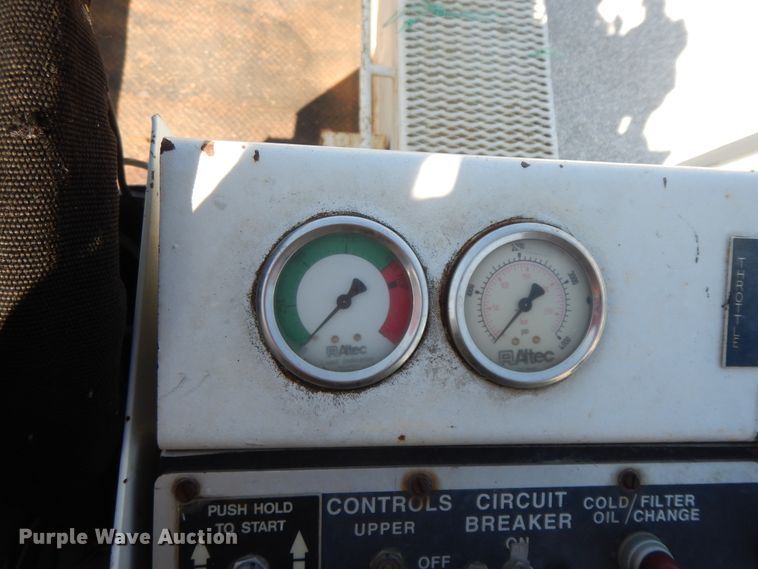 image for item GG9495 1999 Freightliner FL80  digger derrick truck