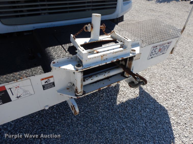 image for item GG9495 1999 Freightliner FL80  digger derrick truck