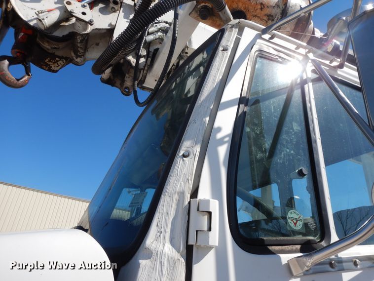 image for item GG9495 1999 Freightliner FL80  digger derrick truck