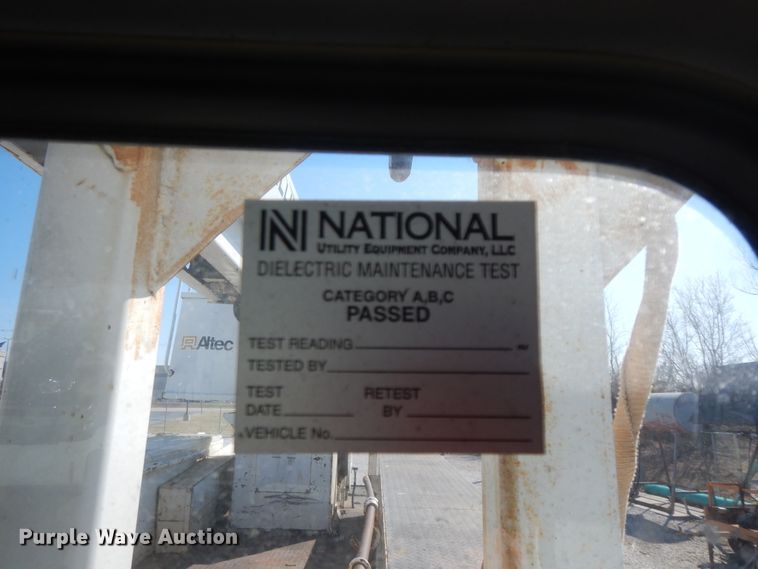 image for item GG9495 1999 Freightliner FL80  digger derrick truck