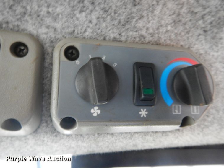 image for item GT9691 2005 Bobcat T190  tracked skid steer loader