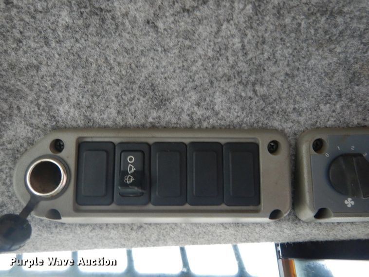 image for item GT9691 2005 Bobcat T190  tracked skid steer loader