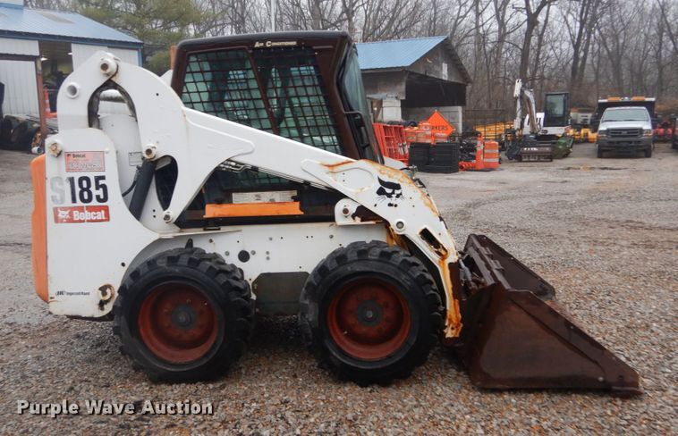 image for item GT9692 2007 Bobcat S185  skid steer loader