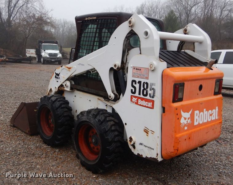 image for item GT9692 2007 Bobcat S185  skid steer loader