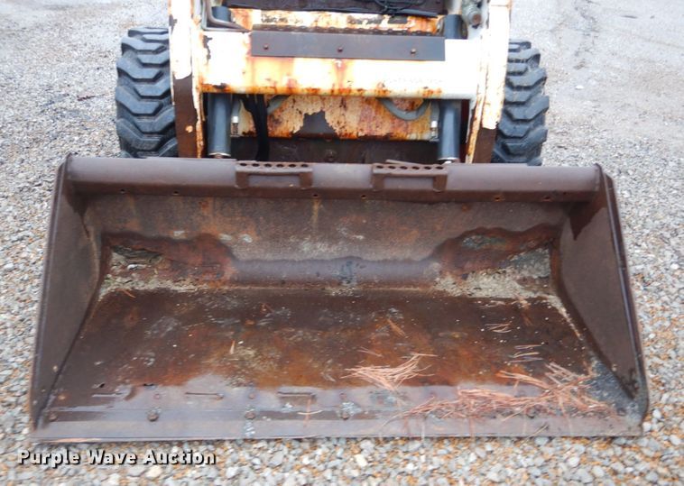 image for item GT9692 2007 Bobcat S185  skid steer loader