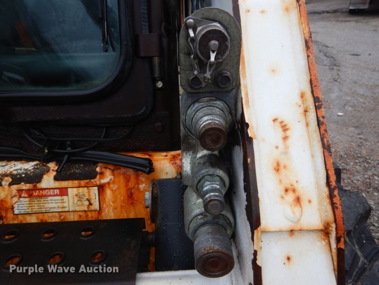 image for item GT9692 2007 Bobcat S185  skid steer loader