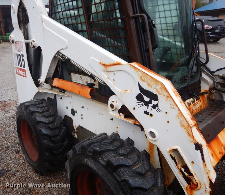 image for item GT9692 2007 Bobcat S185  skid steer loader