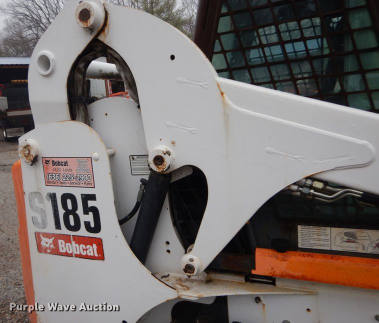 image for item GT9692 2007 Bobcat S185  skid steer loader