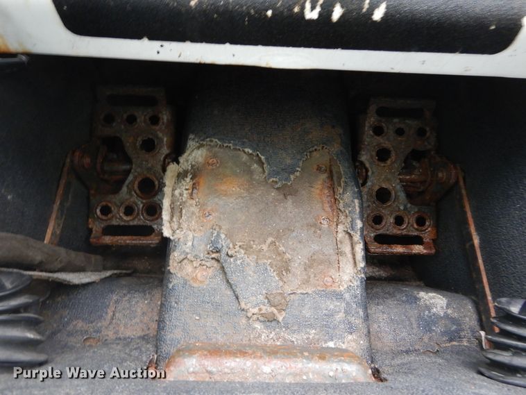 image for item GT9692 2007 Bobcat S185  skid steer loader