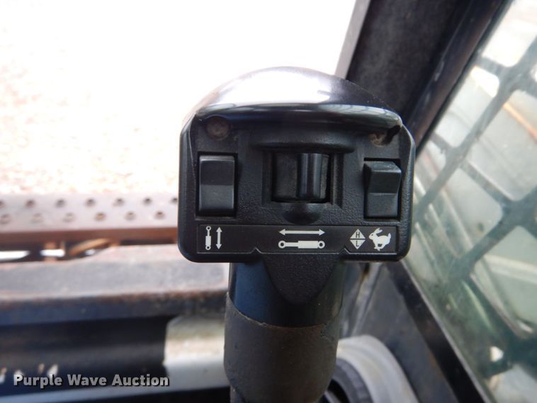 image for item GT9692 2007 Bobcat S185  skid steer loader