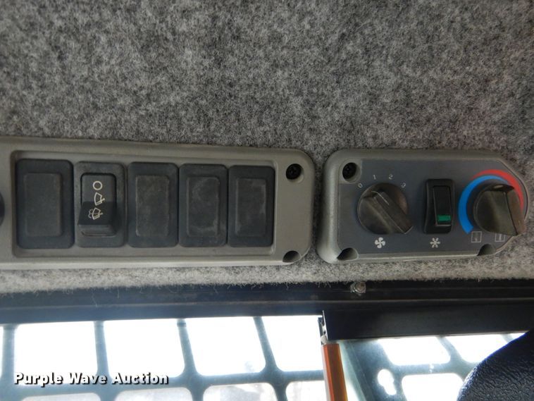 image for item GT9692 2007 Bobcat S185  skid steer loader