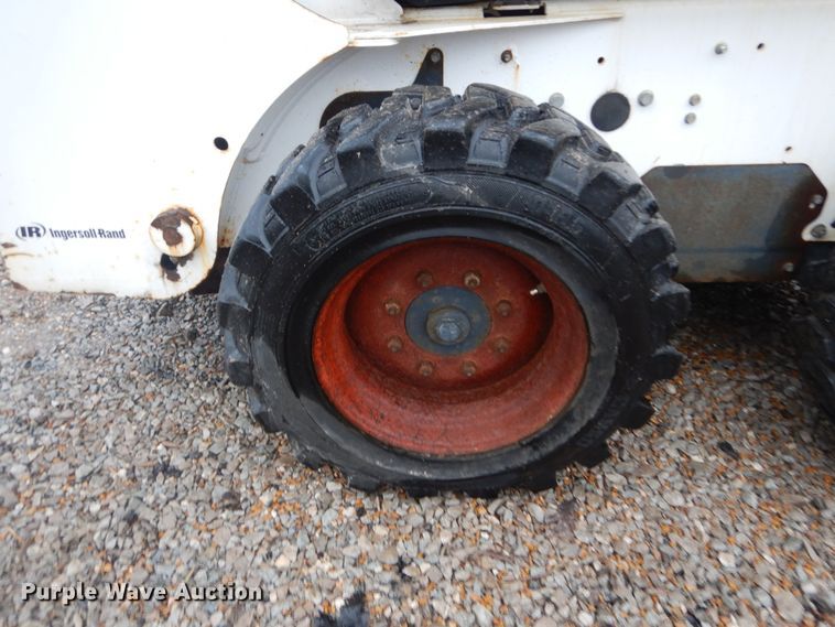 image for item GT9692 2007 Bobcat S185  skid steer loader
