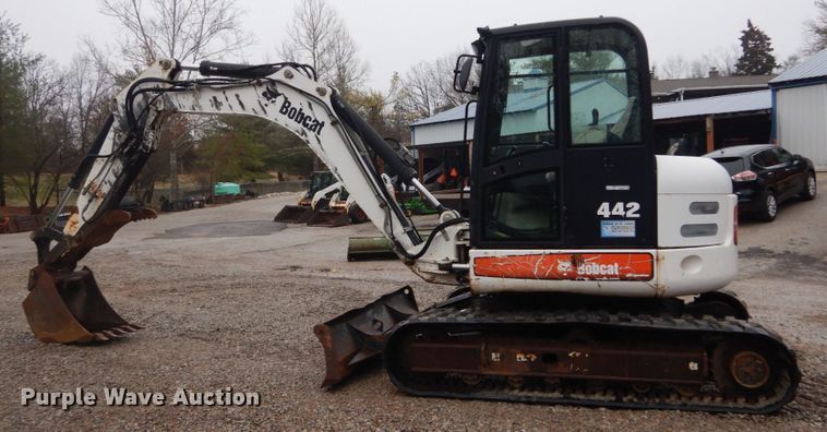 image for item GT9699 2006 Bobcat 442  mini excavator