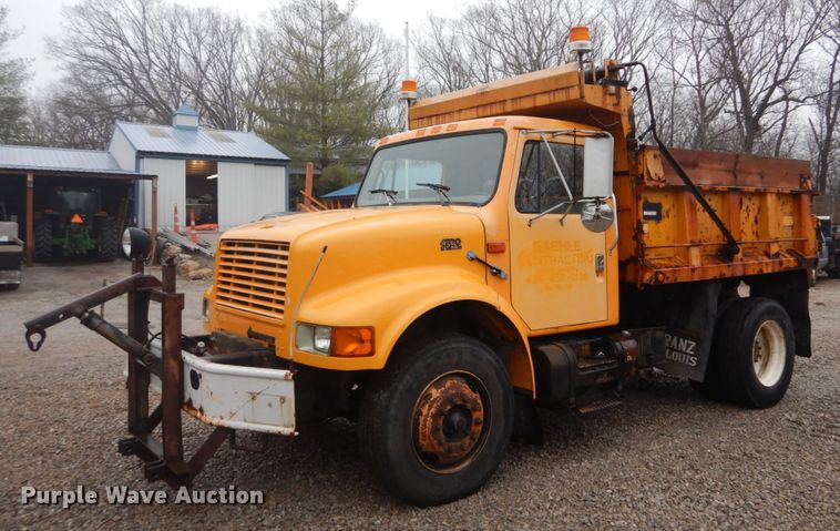 image for item GT9702 1997 International 4700  dump truck