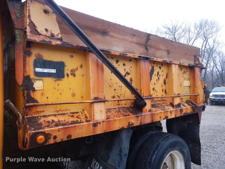 image for item GT9702 1997 International 4700  dump truck