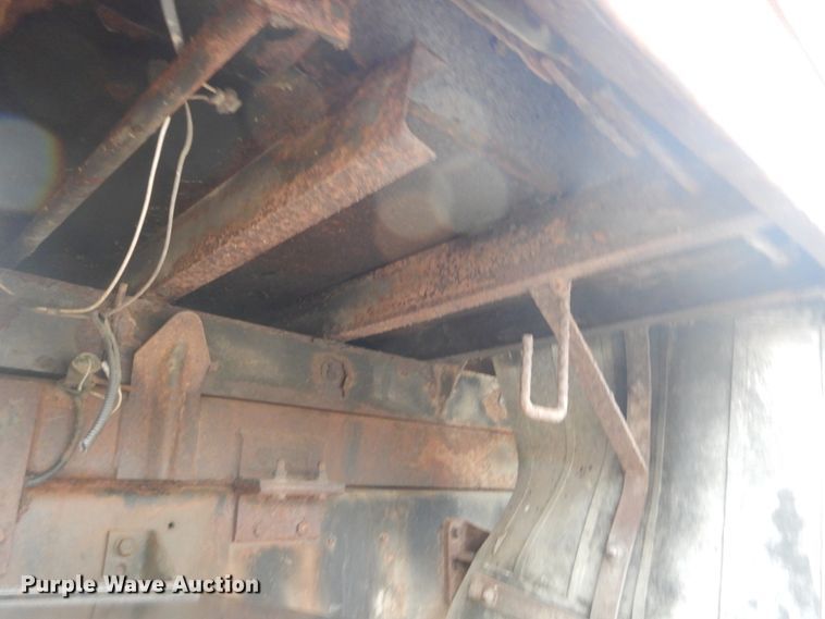 image for item GT9702 1997 International 4700  dump truck